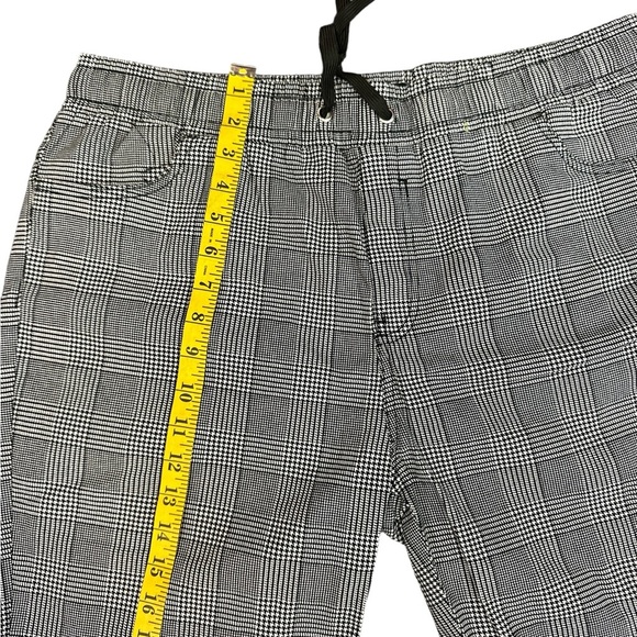 Men's Black and White Plaid Flat Front Shorts - Picture 6 of 7